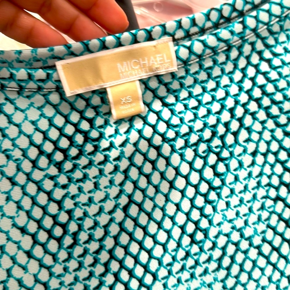 Michael Kors XS lightly fitted stretch dress. Super cute ☺️ over the head